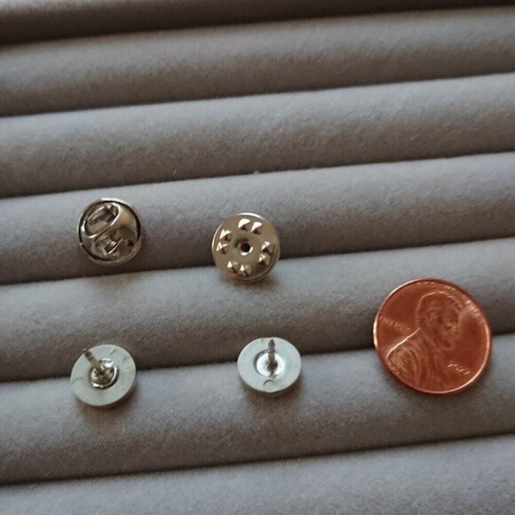 Black and white Star in circle brooch/pins - Picture 4 of 4